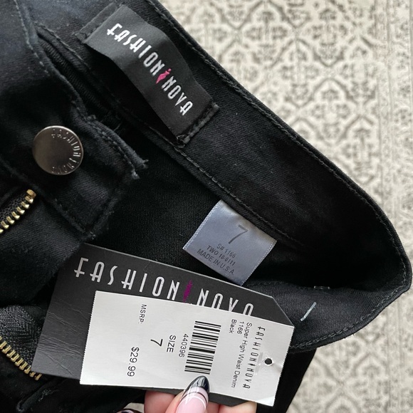 2 for $30 ✨ FASHION NOVA black skinny wash jeans - Picture 3 of 4